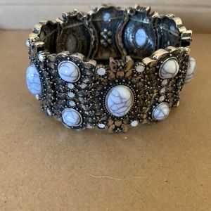 Parklane antique silver with white natural stones